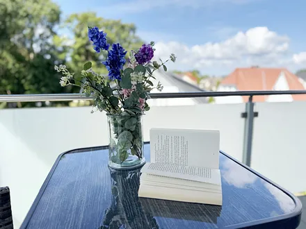 überdachter und bestuhlter Balkon (Süd/West)