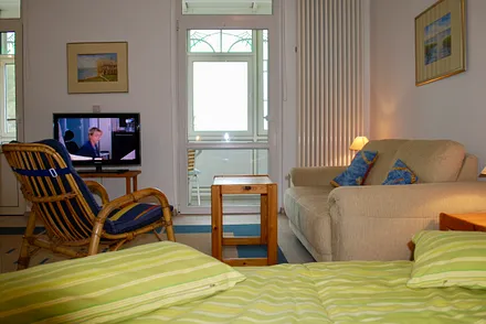 Blick vom Schlafplatz in den Wohnraum