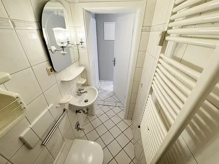 Gäste-WC mit Waschbecken