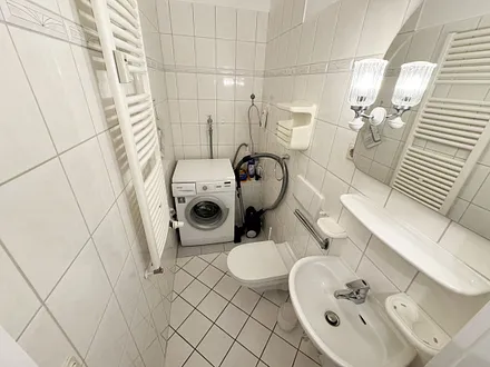 Gäste-WC mit Waschmaschine