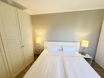 Schlafzimmer mit Doppelbett