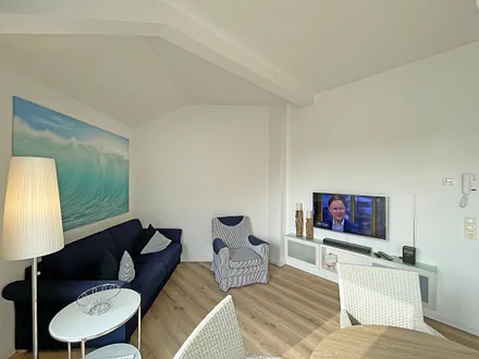 gemütliche Couch mit TV