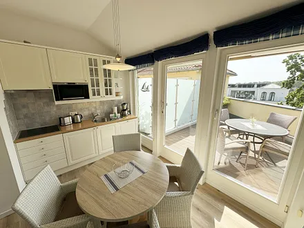 moderne Küchenzeile zum gemeinsamen Kochen