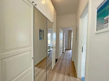 Flur mit großem Schrank