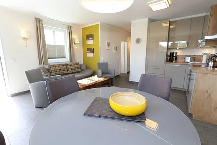 kombinierter Wohn-/Koch- und Essbereich