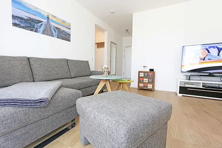 Wohnbereich mit Sitzecke,Couch ,Couchtisch,Leselampe,Smart-TV,DAB Radio,Heimkino mit LG 4K Laser Beamer und 100 Zoll Bilddiagonale,Quadral DTS 5.1 Soundsystem, Blu-Ray-Player,Hifi-Anlage mit Bluetooth
