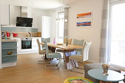 großzügiger Essbereich für 5 Erwachsene