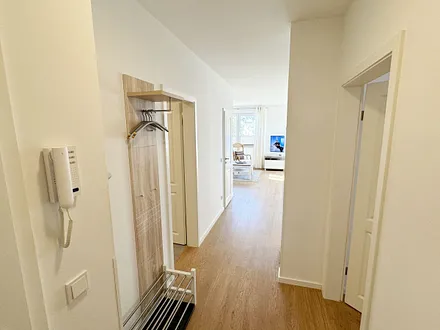 Blick vom Flur in Richtung Wohn- und Kochbereich