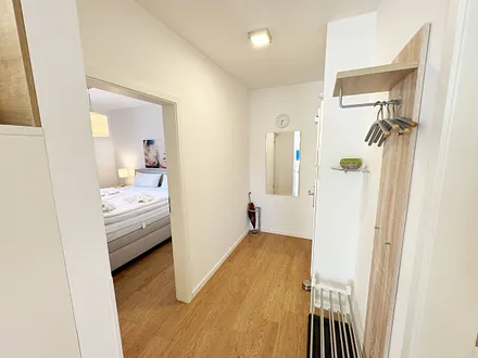 Blick vom Flur in das Schlafzimmer