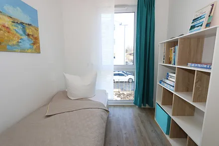 Schlafzimmer mit Einzelbett (0,90 m x 2,00 m)