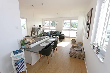 kombinierter Wohn-/Koch- und Essbereich