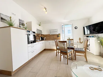 Blick in die moderne Küchenzeile