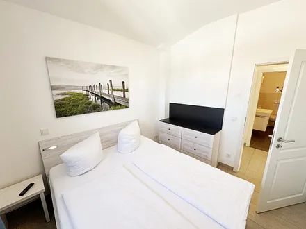 2.Schlafzimmer mit Doppelbett