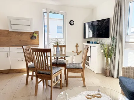 Essbereich mit Stühlen