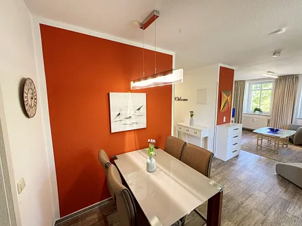 Esstisch mit Stühlen