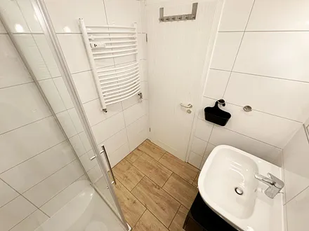 Badezimmer mit Waschplatz