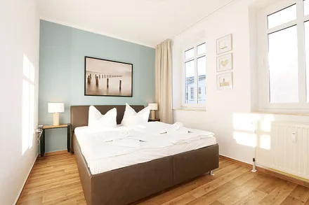 Schlafzimmer mit Doppelbett