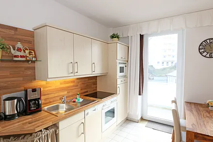 Küchenzeile mit Backofen