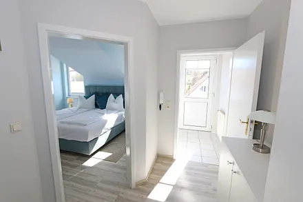 Flur mit Blick zum Schlafzimmer