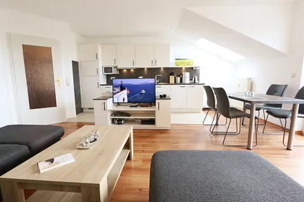 gemütliche Couch mit TV-Bereich