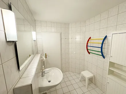 Badezimmer mit Waschbecken