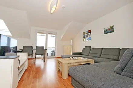 Wohnbereich mit kleinem Couchtisch