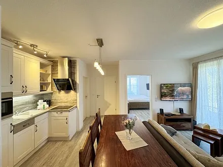 Esstisch mit Stühlen