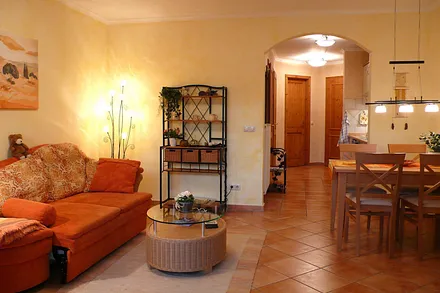 Wohnzimmer mit Couch