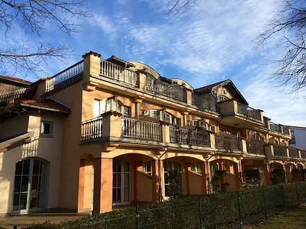 Westseite mit Balkon zu unserer Wohnung im 1. OG