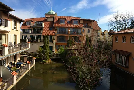 Blick zum Wassergarten / Vorderhaus Strandstrasse