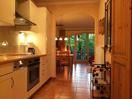 Küche - Blick zum Wohnzimmer