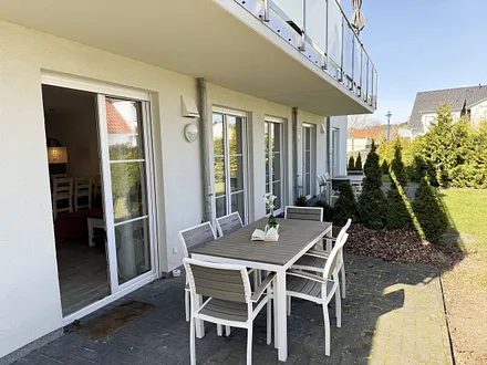 großzügiger Garten mit 3 Terrassen (Süd/Ost), Gartenmöbeln sowie Spiel- und Grillmöglichkeit
