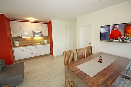 komfortabler Esstisch mit 6 Stühlen