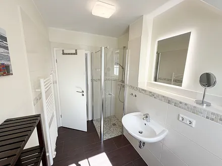 Haus Sonne Ferienwohnung 08 - Tageslichtbad