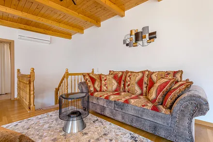 Der Abgang ins Erdgeschoß zu Schlafzimmer und Bad.