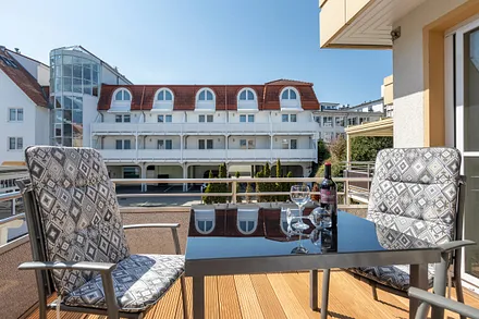 Der möblierte Balkon.