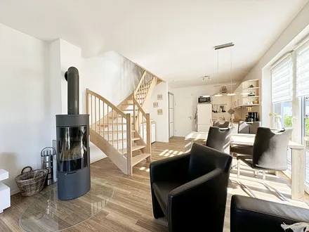 Wohnbereich mit Blick zur Küchenzeile