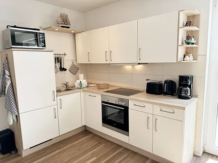 Küchenzeile mit Geschirrspüler