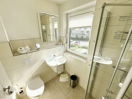 Tageslichtbad mit Waschplatz