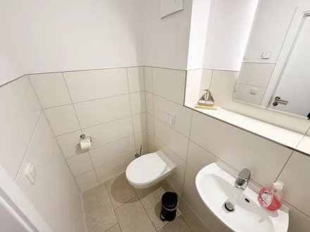 Gäste-WC mit Waschbecken