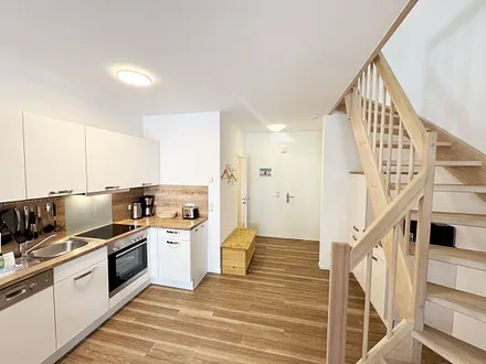 Küchenzeile mit kleinen Küchenhelfern