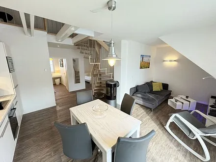 Esstisch mit Stühlen