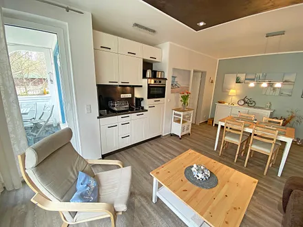 kombinierter Wohn- und Essbereich mit Relax Sessel