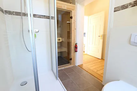 Badezimmer mit Sauna