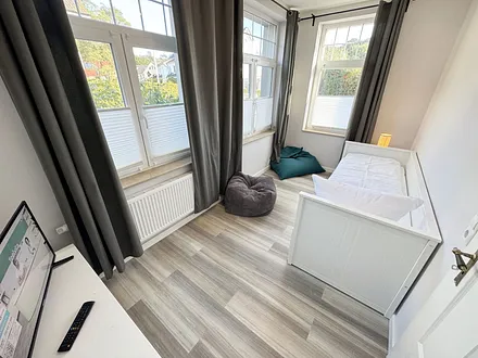 2. Schlafzimmer und Flachbil-TV