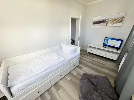 2. Schlafzimmer mit Kojenbett und Flachbild-TV