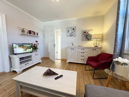 gemütlicher Wohnbereich mit Flachbild-TV