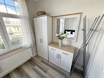 Schlafzimmer mit Sideboard