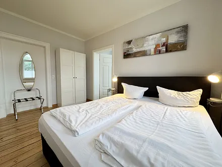 Schlafzimmer mit Doppelbett