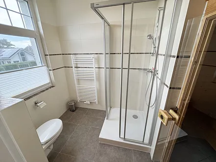 Badezimmer mit Dusche